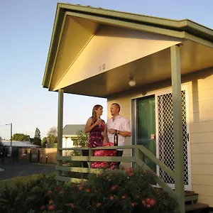 Guest house Peppertree Cabins, ***